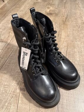 No Boundaries Black Lace-Up Platform Combat Boots size 8.5 wide